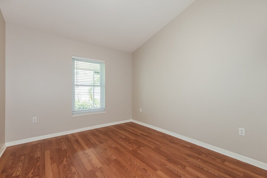 Building Photo - 1309 Alhambra Crest Dr