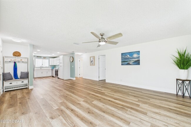 Building Photo - 4035 Oriole Ave