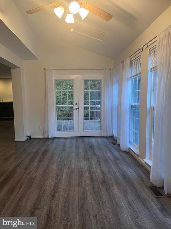 Building Photo - 10 Jolie Ct