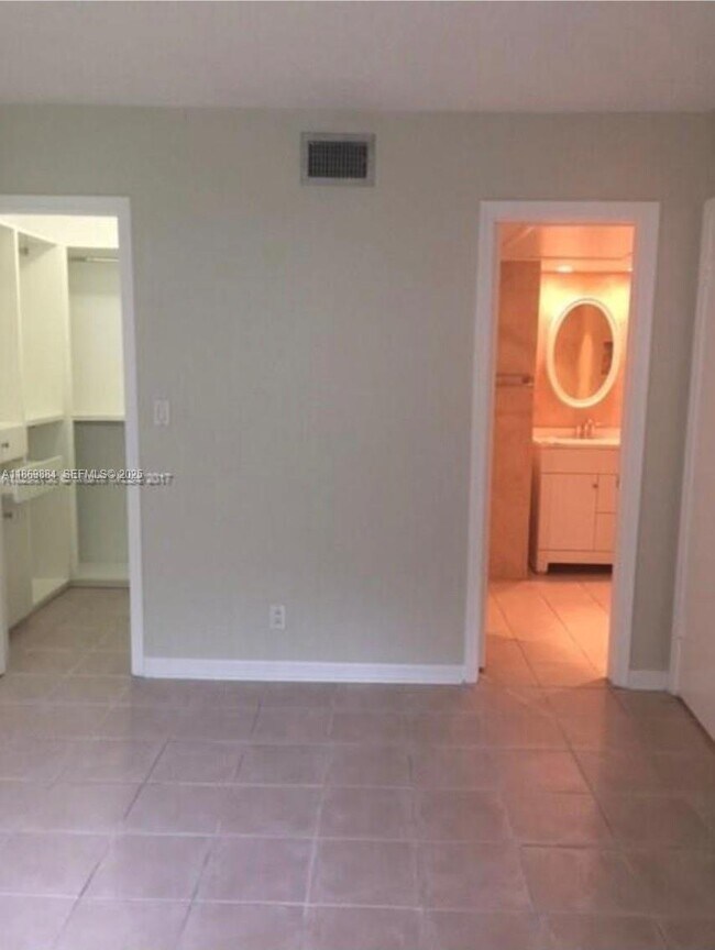 Building Photo - 3123 Oakland Shores Dr