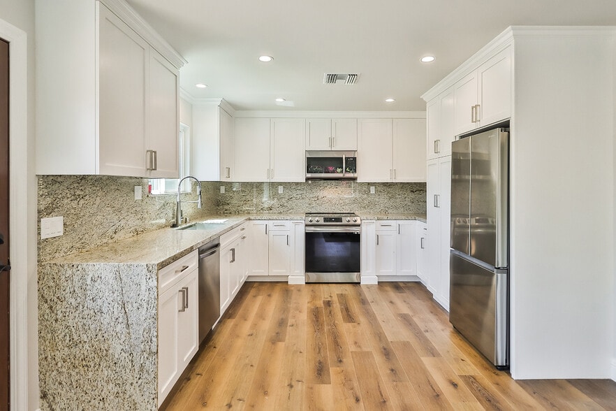 Building Photo - 7702 Mason Ave