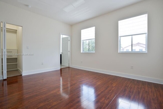 Building Photo - 10464 NW 70th Ln