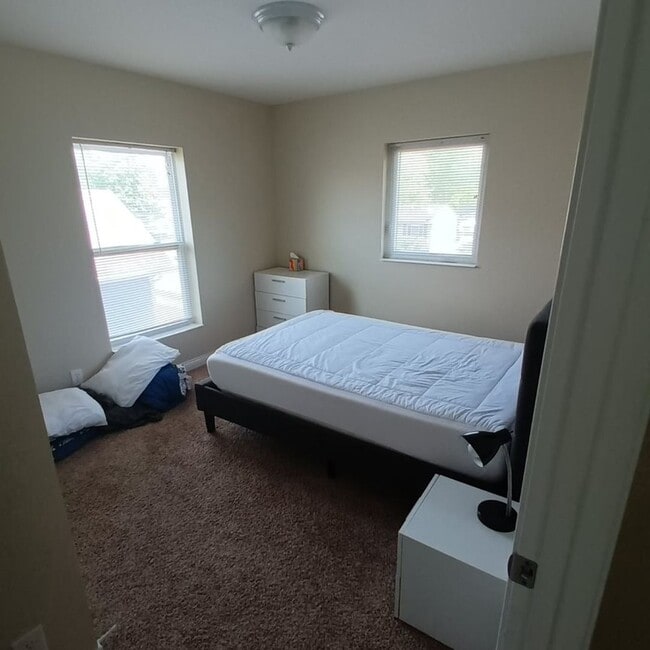 Building Photo - 3 Bd 2.5 Ba