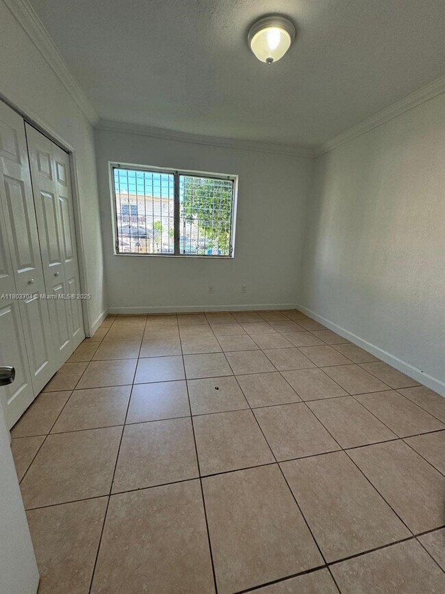 Building Photo - 120 SW 18th Ct