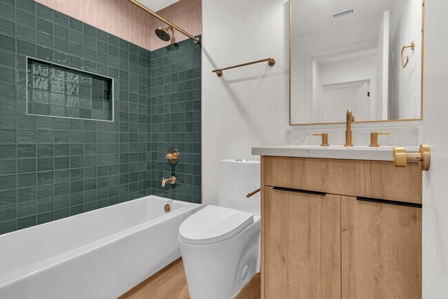 Building Photo - 414 S Ave 56