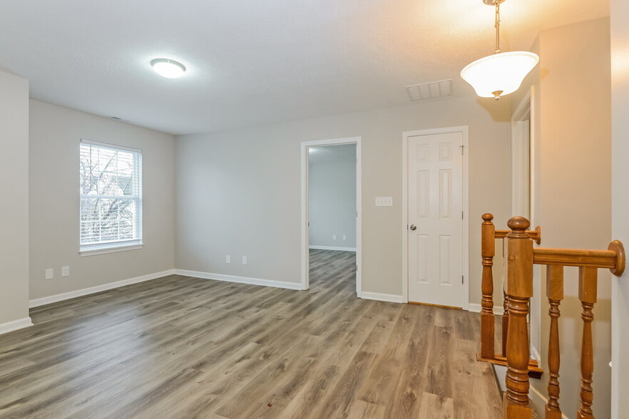Building Photo - 914 Claiborne Ln