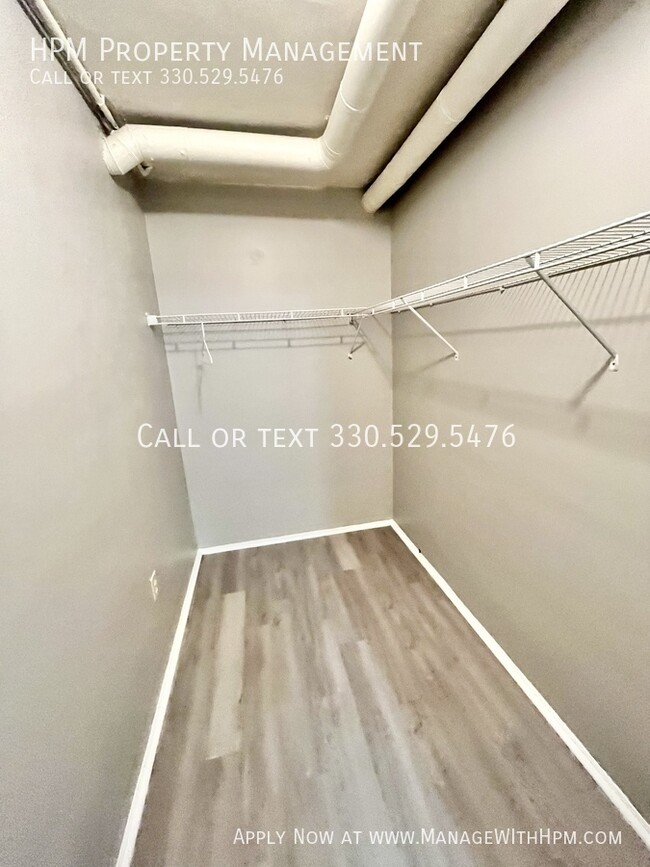 Building Photo - Remolded Three Bedroom Apartment for Rent