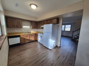 Building Photo - Pet Friendly 2 bedroom, 1.5 bathroom duplex in cul-de-sac near Pioneer Park!