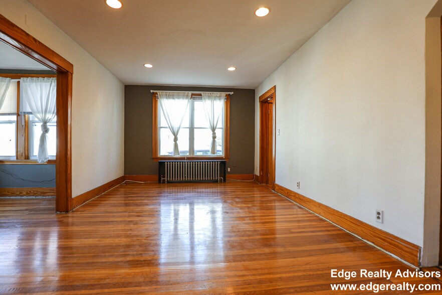 Building Photo - 36 South Crescent Circuit