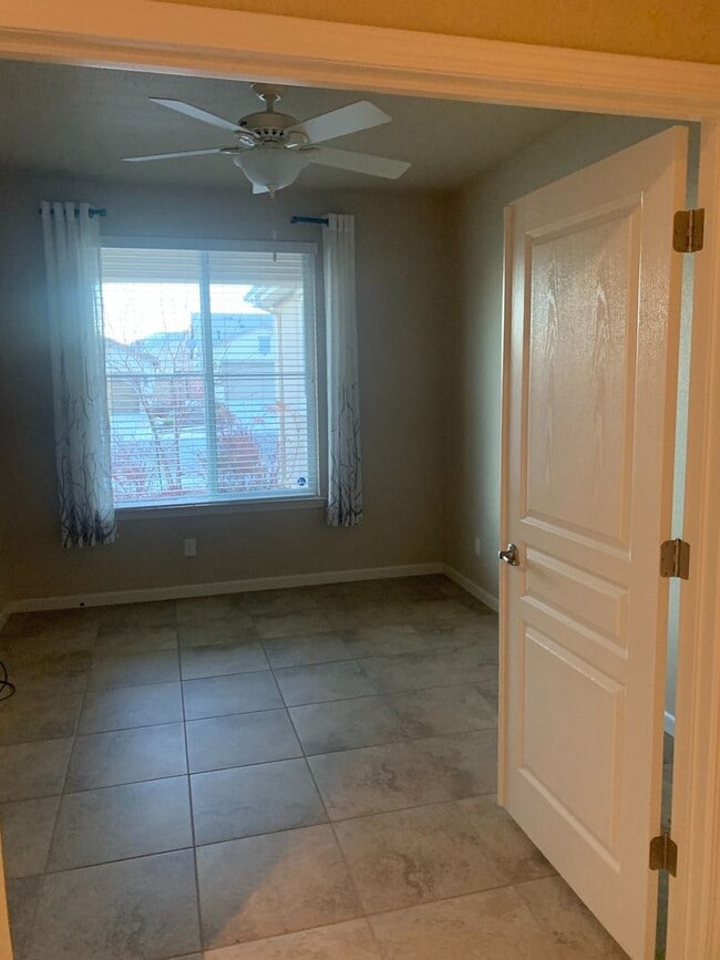 Building Photo - Executive Home in 55+ Del Webb Community of Somersett