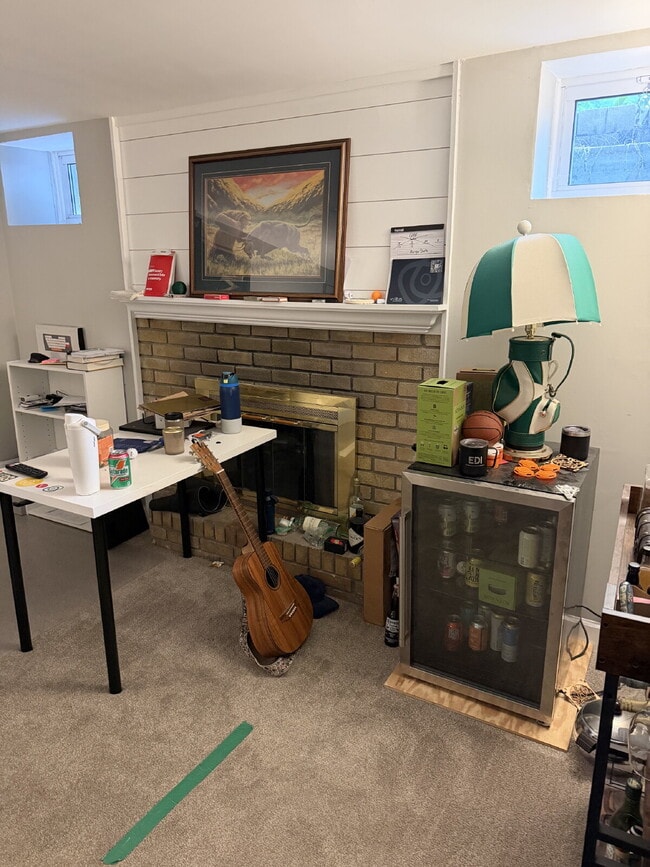 Building Photo - Amazing 4-Bedroom Retreat with 2 Full Baths and 2400 Sq Ft of Space in Minneapolis. 9/1