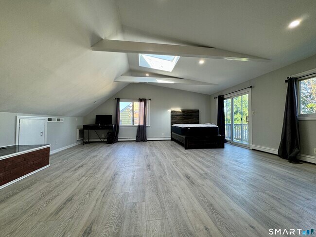 Building Photo - 415 Savoy St