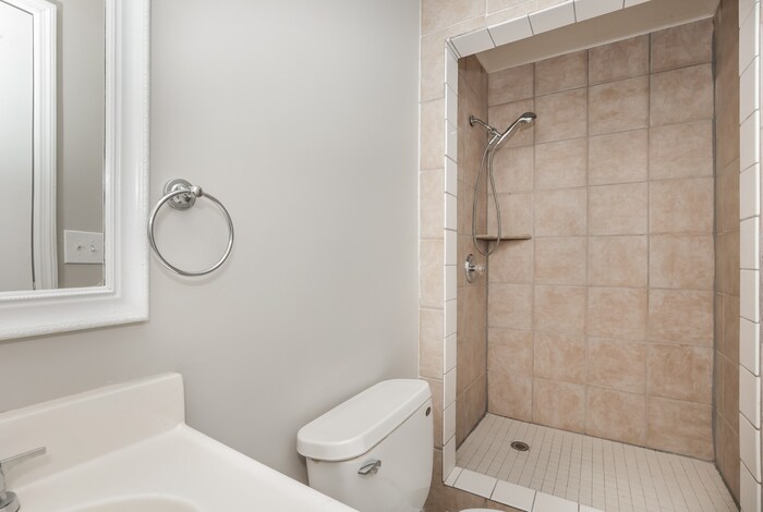 Building Photo - 2130 Spring Hill Cir