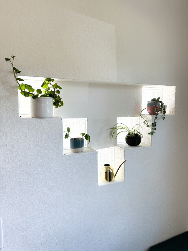 Breakfast Nook - 525 Perry St