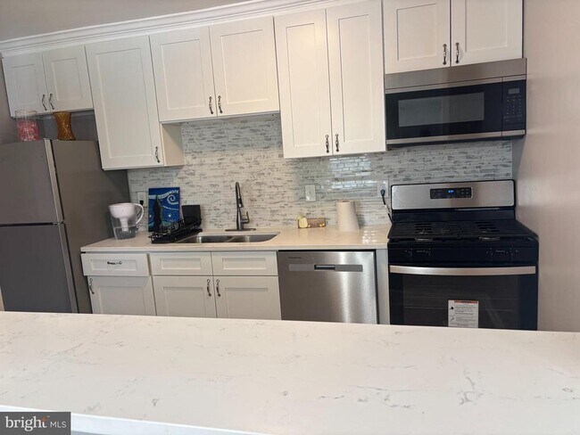 Building Photo - 9276 Adelphi Rd