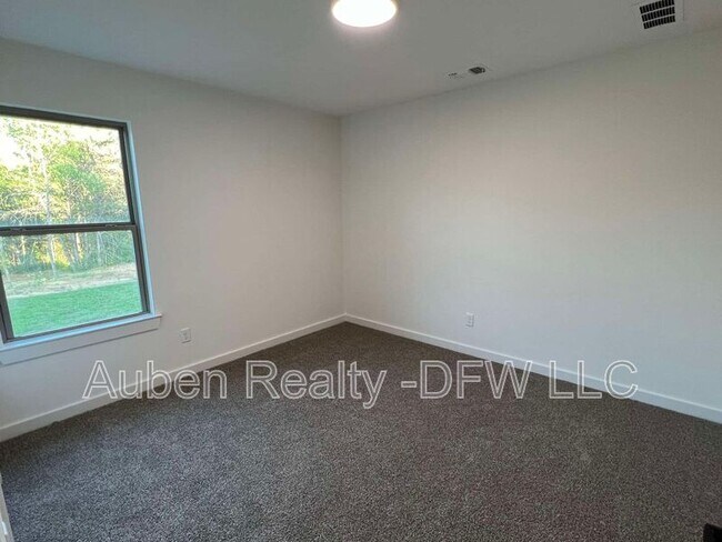 Building Photo - 2428 South Fannin Avenue