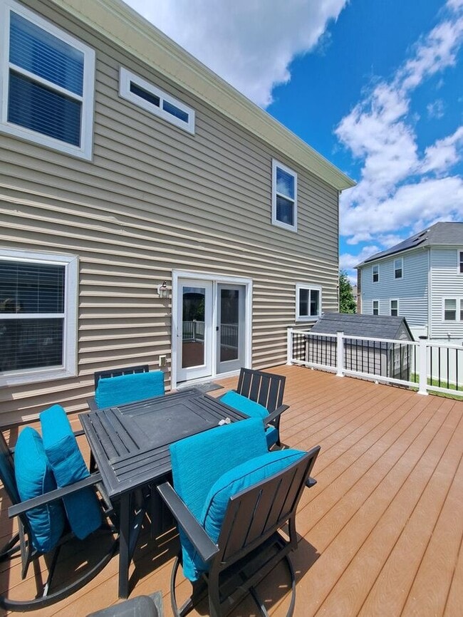 Building Photo - Amazing 3 Level Corner Lot Home in Waldorf...