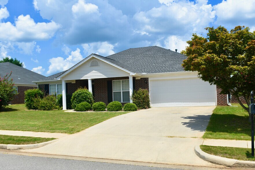 Building Photo - 104 Kings Cross Dr