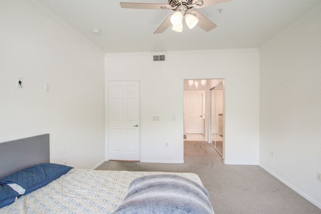 Building Photo - ASU Stay at Regatta Pointe!