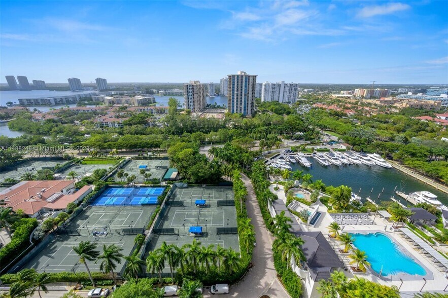 Building Photo - 7000 Island Blvd