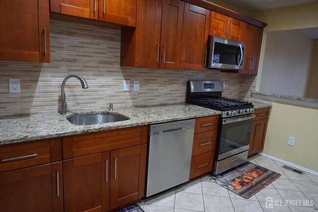 Building Photo - 160 Vasser Dr