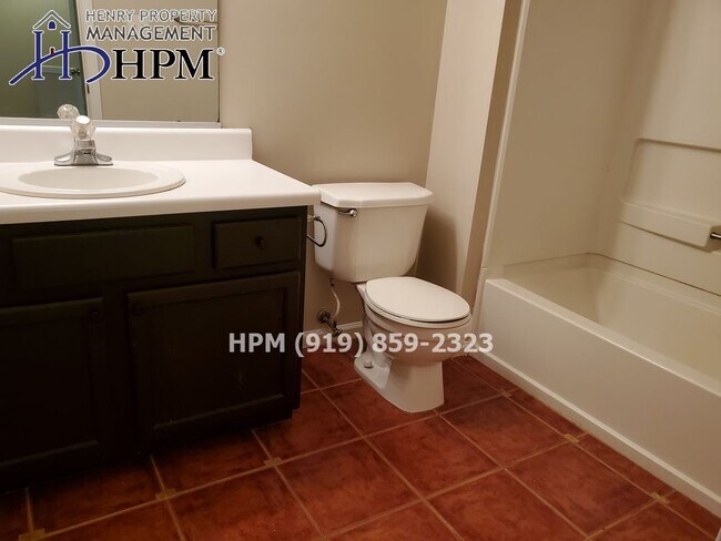 Building Photo - 3 Bedroom Townhome in Ivy Creek Subdivision