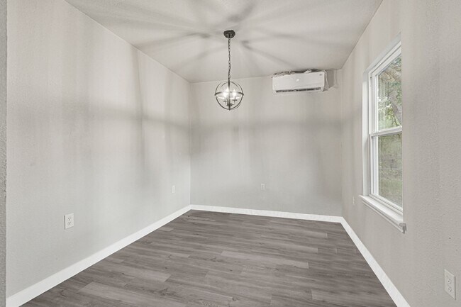 Building Photo - 10609 Murr Way