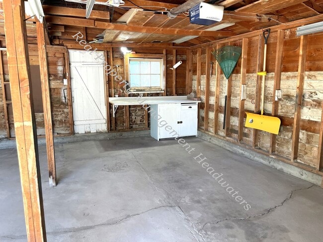 Building Photo - 3 Bedroom 2 Bath House for Rent - Pet Frie...