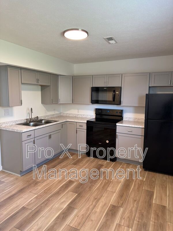 Primary Photo - 615 E Bain St