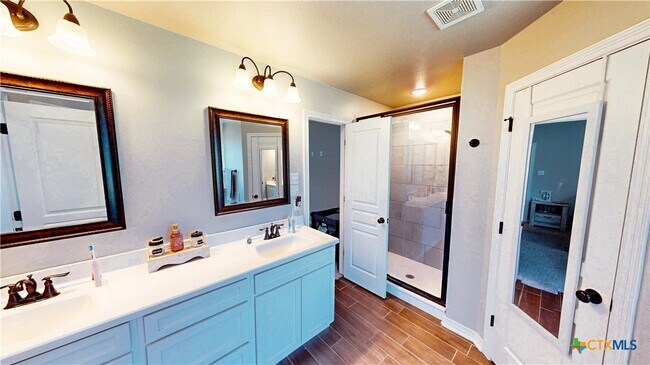 Building Photo - 408 Holstein Dr
