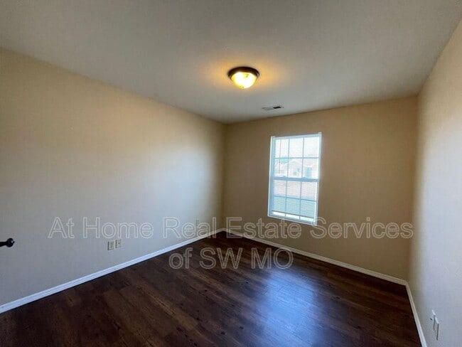 Building Photo - 1115 S Clifton