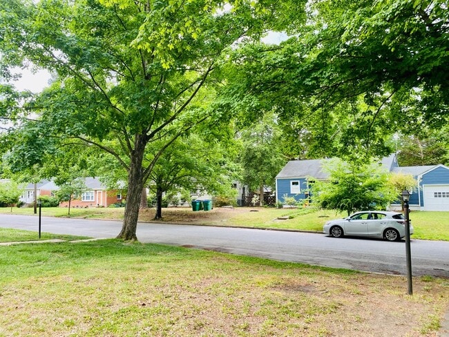 Building Photo - Adorable 2bdrm/1bth Rancher Located in Richmond's West End!!