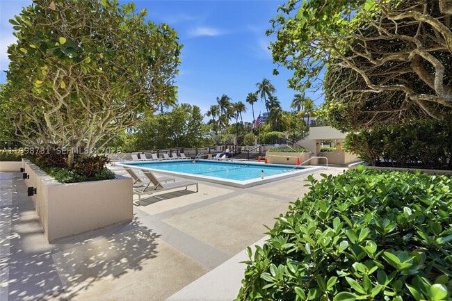 Building Photo - 251 Crandon Blvd