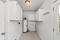 Building Photo - PRE-LEASING Spacious 2 Bed/1 Bath with Har...