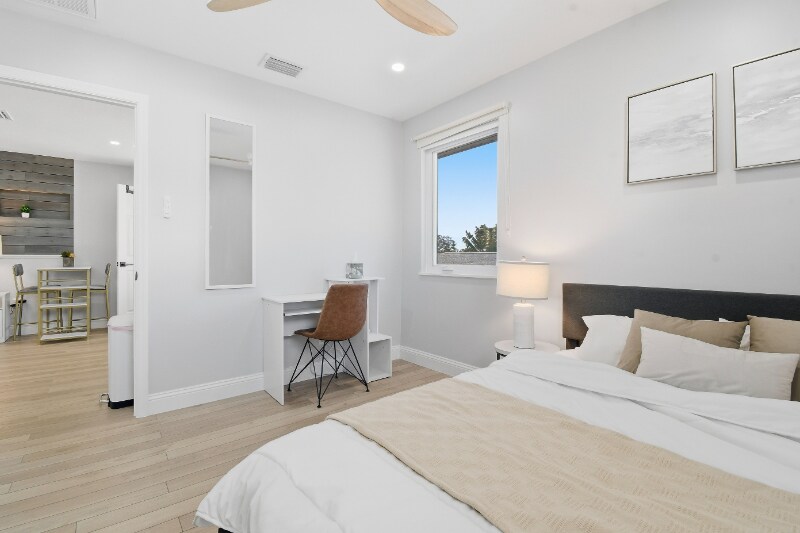 Building Photo - 3114 Dupont St S