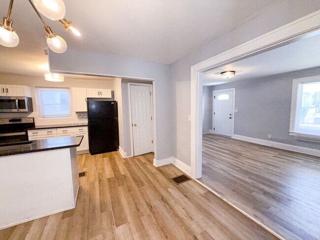 Building Photo - Elegant 3-Bedroom Home with Designer Finishes & Private Backyard!