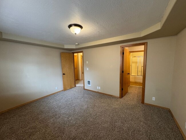 Building Photo - 3 Bedroom 2 Bath House in Bethel-Danebo