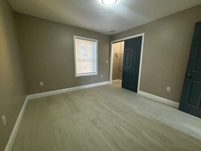 Building Photo - 375 Public St