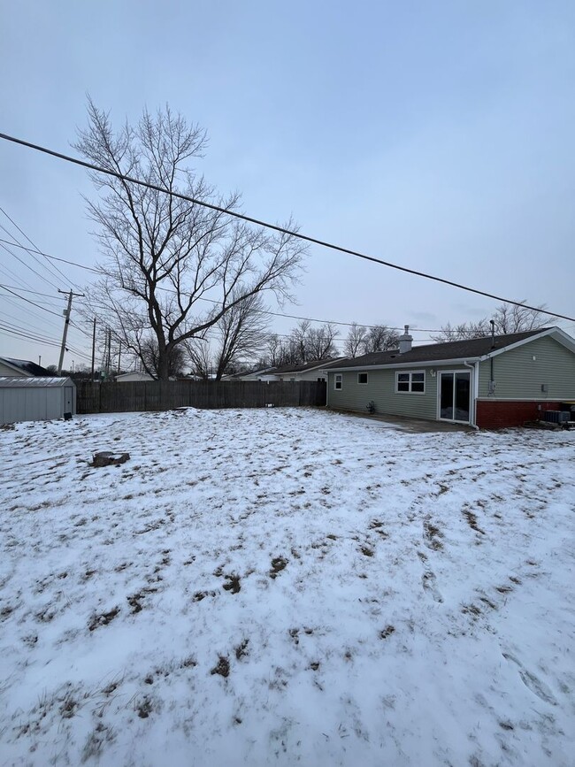 Building Photo - New 3 bedroom listing! Move in special!