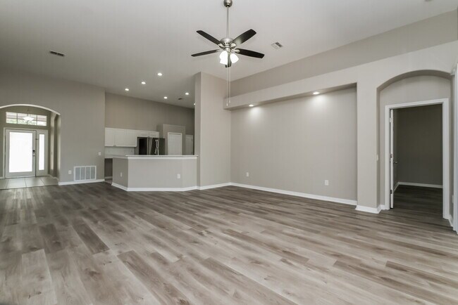 Building Photo - 3696 Braemere Dr