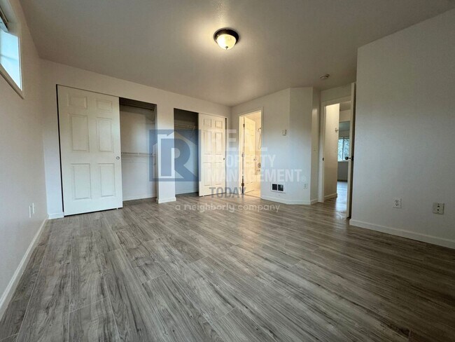 Building Photo - Spacious 3-Bedroom Townhome with Garage in Spanaway! MOVE IN SPECIAL! $250.00 OFF 2 MONTH's RENT!