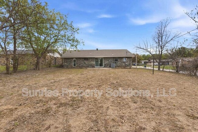 Building Photo - 9301 N Sherwell Dr