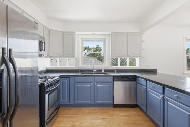 Building Photo - 2726 N Nordica Ave