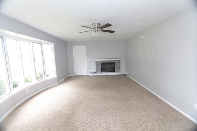 Building Photo - $200 OFF First Month’s Rent – Modern 3-Bed...