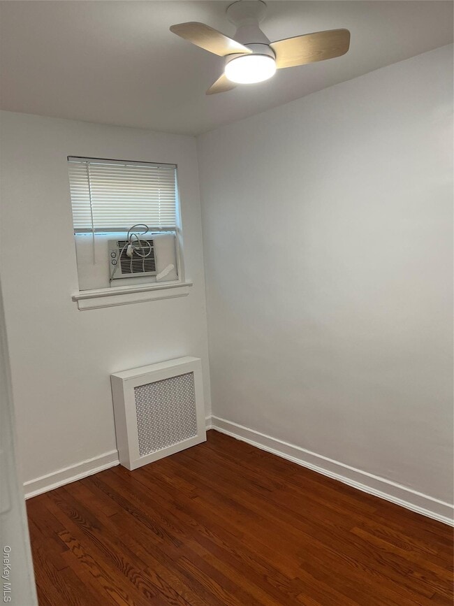 Building Photo - 72-05 Little Neck Pkwy