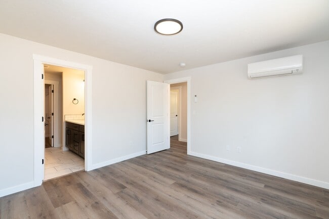 Building Photo - Brand New 2 Bedroom Duplex in SW Redmond