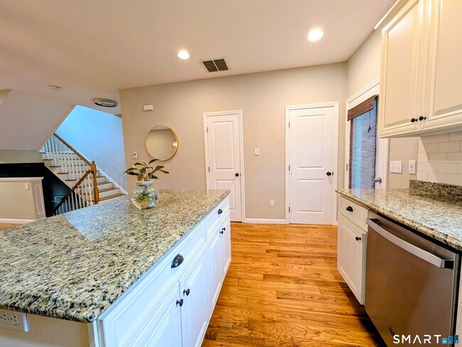 Building Photo - 15 Old Oak Dr