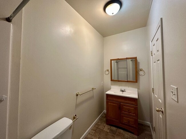 Building Photo - Charming 2 Bedroom/1.5 Bathroom Townhome in Washington Village-Pigtown!