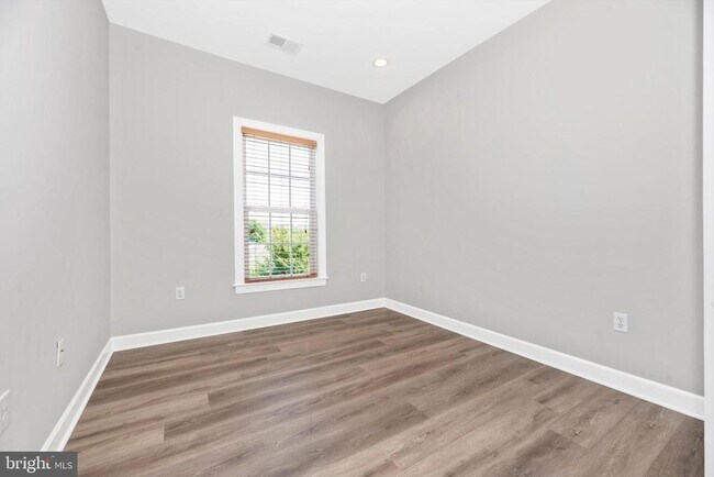 Building Photo - 8943 Amelung St