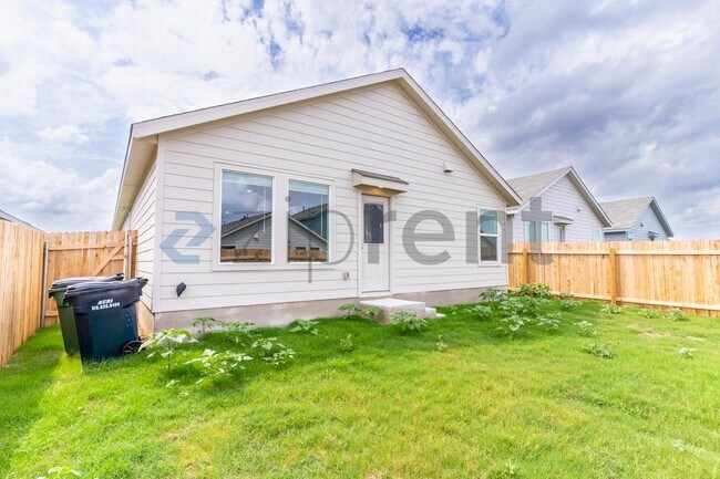 Building Photo - 208 Skyfire St